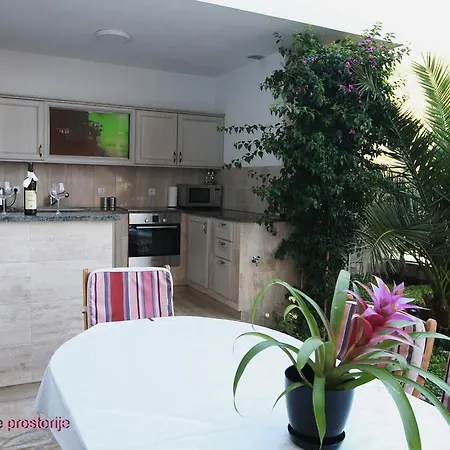 Montelux Apartment