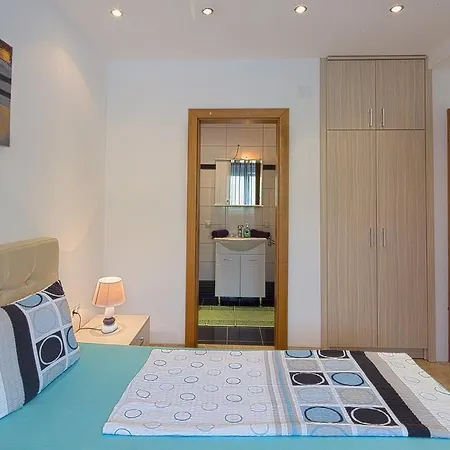 Montelux Apartment