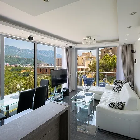Montelux Apartment *